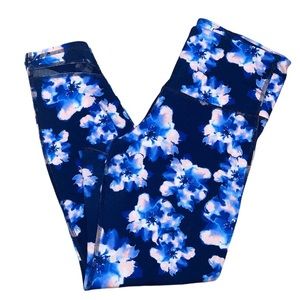 BNWOT Old Navy Active Go-Dry Flower Print Leggings/ Mesh detail